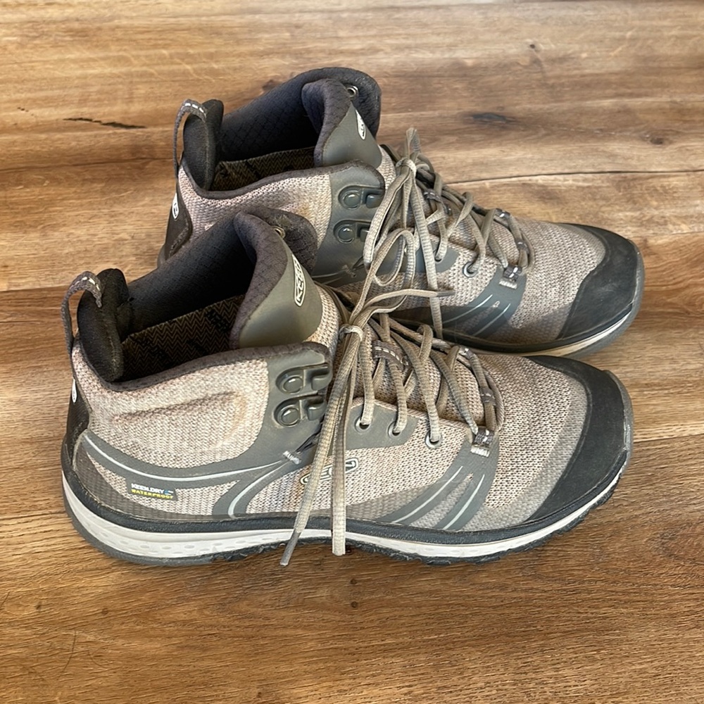KEEN Waterproof Hiking Boots | Gray | Size 6.5